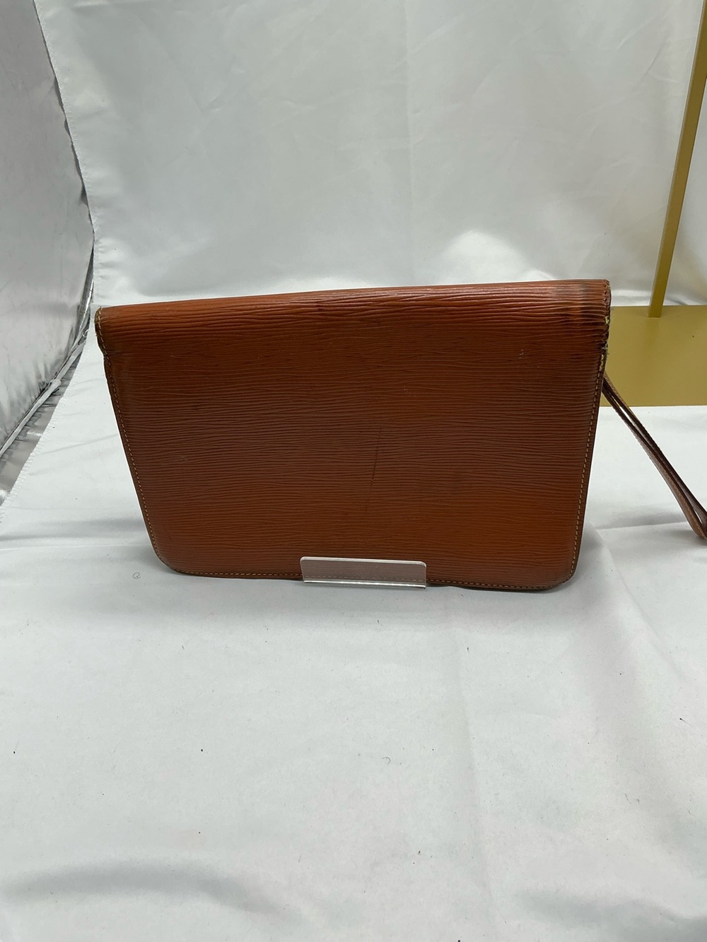 Louis Vuitton Epi Sellier Dragonne Clutch – Kenyan Brown - Imperfect bag 👀 - Picture 4 of 14
